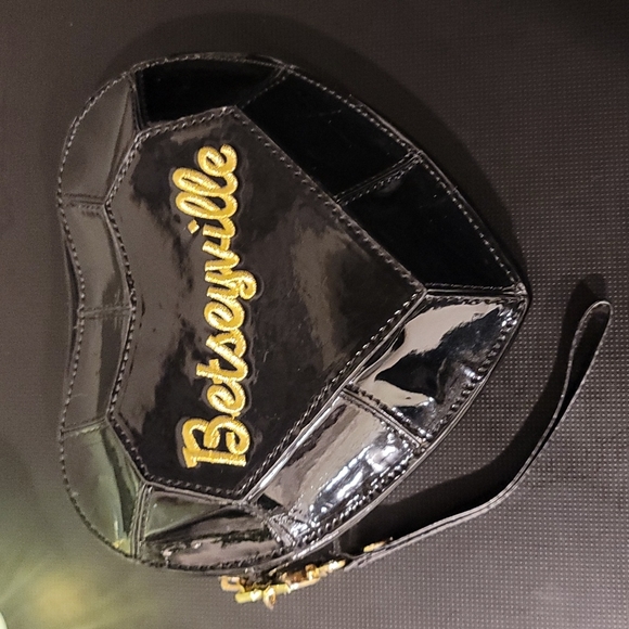 Betsey Johnson Heart Shape Wristlet - Picture 8 of 8